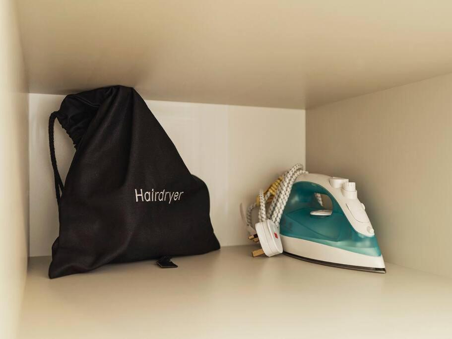 Rofennie Suite -Luxury Ensuite Room! Maidstone Bagian luar foto