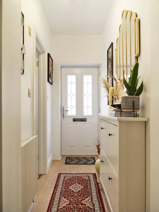 Rofennie Suite -Luxury Ensuite Room! Maidstone Bagian luar foto